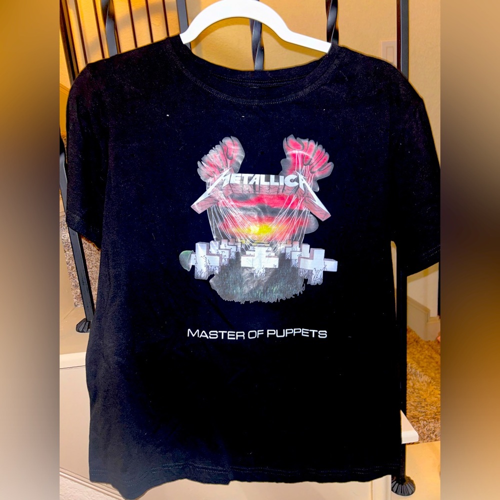Large women’s Metallica tee